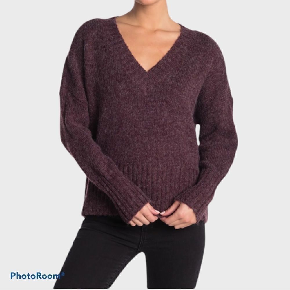 Abound V neck burgundy sweater NWT M